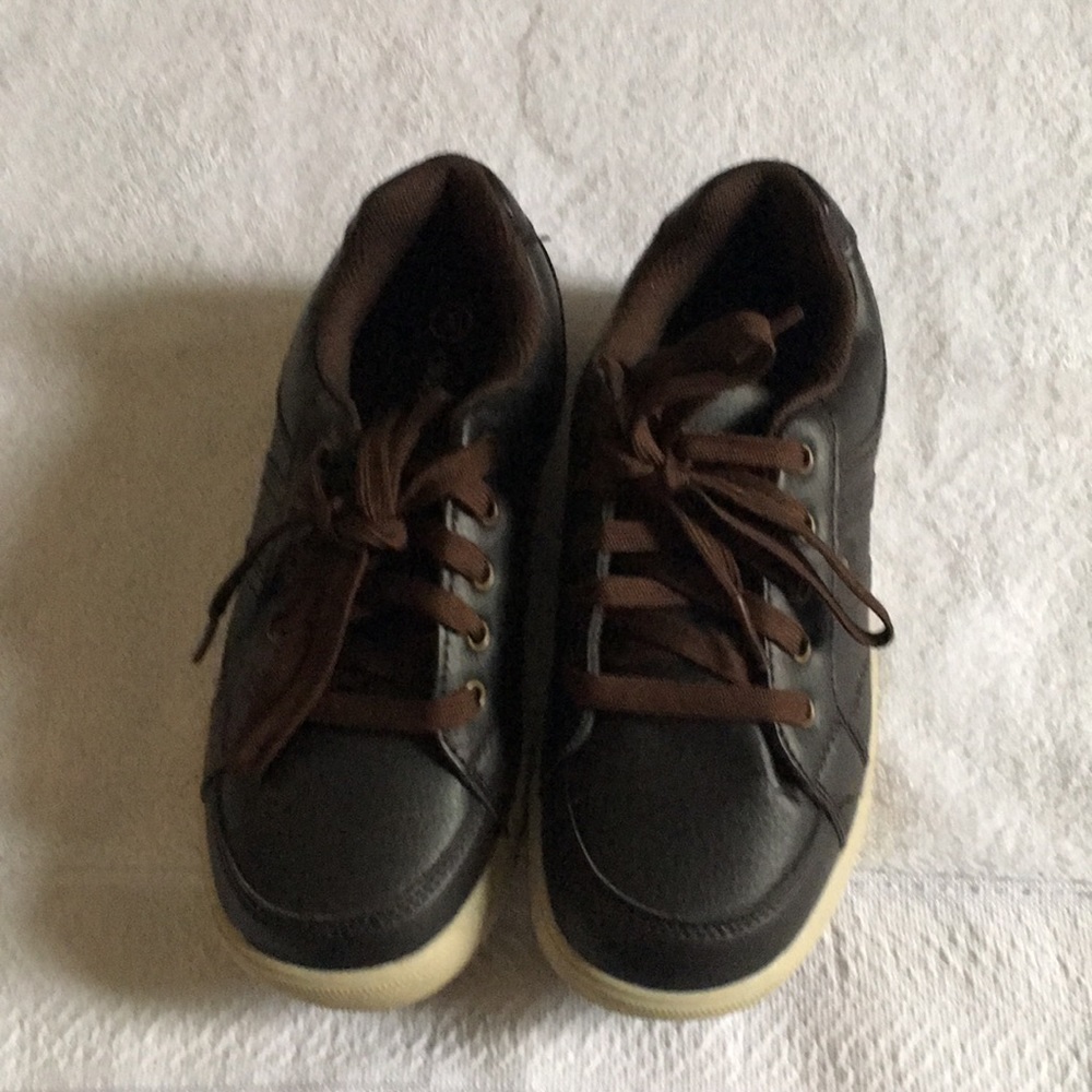 Boys casual brown tie shoes